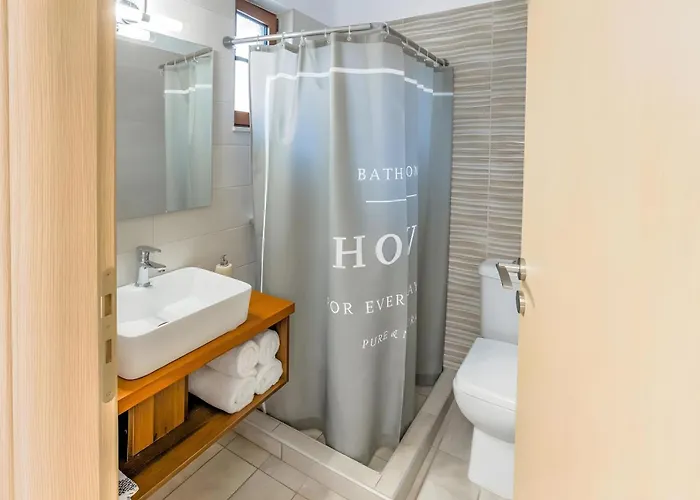 Aloustina In Archangelos *